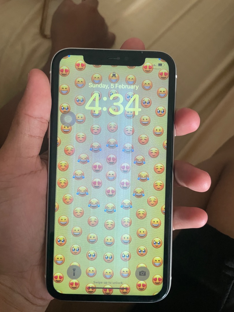 Lcd problem, Mobile Phones & Gadgets, Mobile Phones, iPhone, iPhone 11