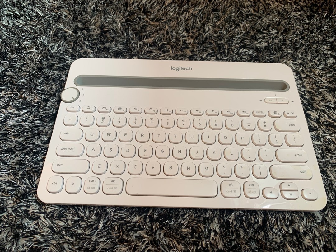 Logitech Wireless Keyboard + iPad/ tablet holder, Computers & Tech