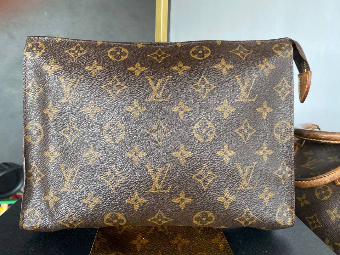 LOUIS VUITTON  Toilette / Toiletry Pouch 26 Review & What's in My