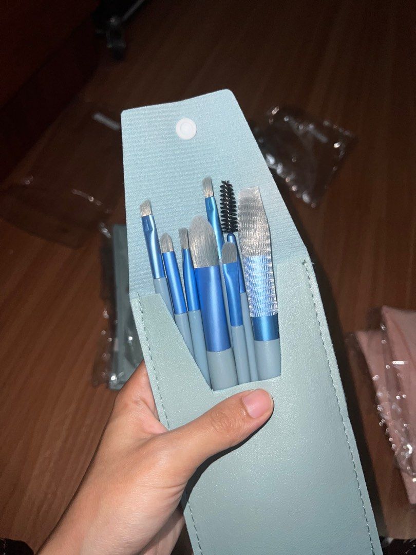 Makeup Brush Set (Category: Makeup) located in Rawang. Submitted by blvcktrbl (Listing ID 1214591239, Image 1). Description: You’ll get 8pcs brush and pouch as shown in the picture. Free pouch Material: synthetic fibres.
