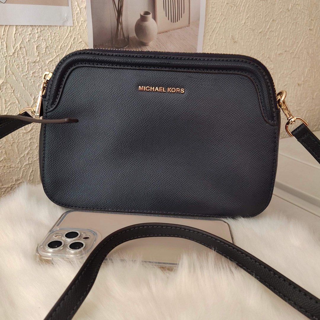 MICHAEL KORS JET SET TRAVEL SMALL SLING BAG, Luxury, Bags & Wallets on  Carousell