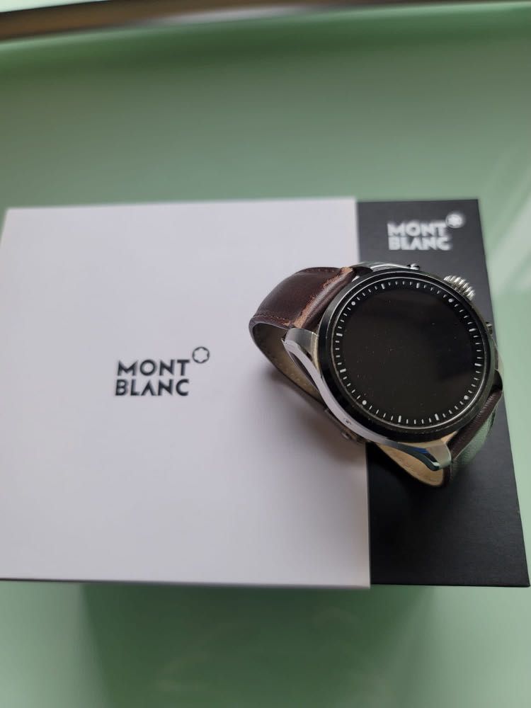 Mont Blanc summit 2 smart watch, 名牌, 手錶- Carousell