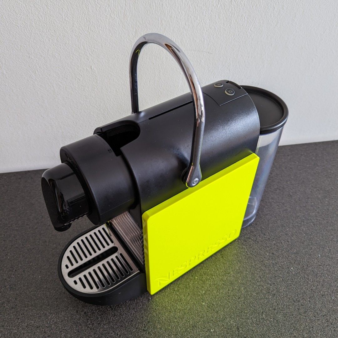 Nespresso Pixie set + 30 capsules, TV & Home Appliances, Kitchen