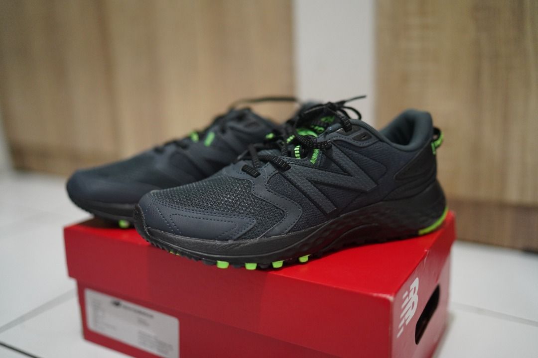 NEW BALANCE 410V7 TRAIL GREY NEON GREEN Fesyen Pria Sepatu