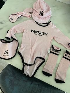 New York Yankees Baby Infant Shirt and Diaper Romper Set 6-9 Months