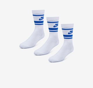 White nike socks best sale with blue swoosh