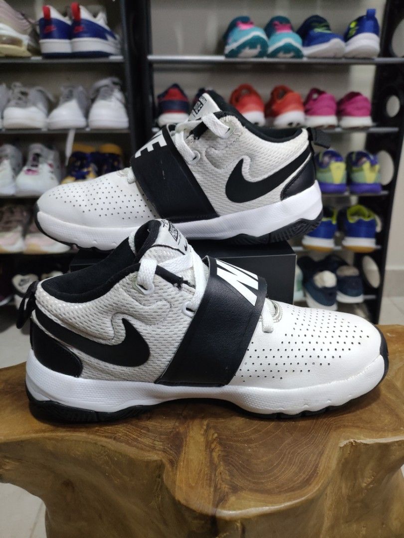 Nike team hustle d8 size 2 best sale