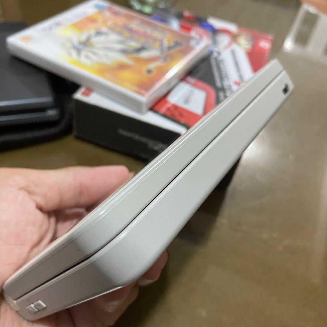 Nintendo DSi LL with R4 card, Video Gaming, Video Games, Nintendo on Carousell