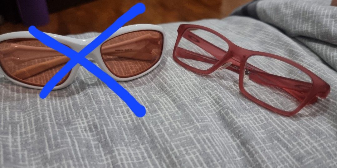 Oakley Frames (Category: Sunglasses & Eyewear) located in Singapore. Submitted by psandytps (Listing ID 1208660363, Image 1). Description: Oakley Frames Sunglass SOLD Selling at $10 Lightly used You may remove the prescription lenses.