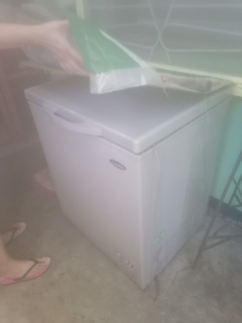 Old refrigerator not working, TV & Home Appliances, Kitchen Appliances