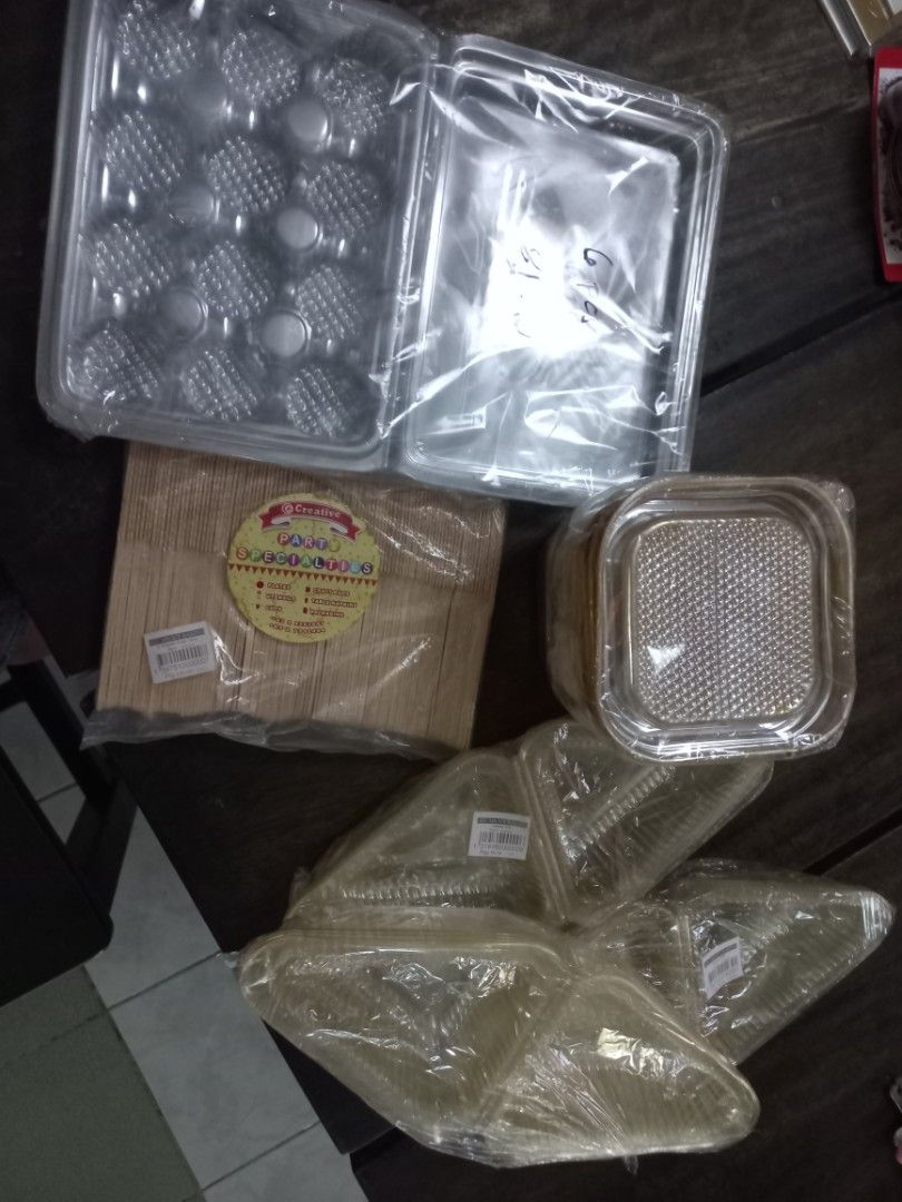 Pastry Canisters (Category: Bakeware) located in Las Pinas. Submitted by ajbash (Listing ID 1214584373, Image 1). Description: 30 pcs for pie slices canister 10 pcs square canister 6 pcs for chocolates/macaroons take all.