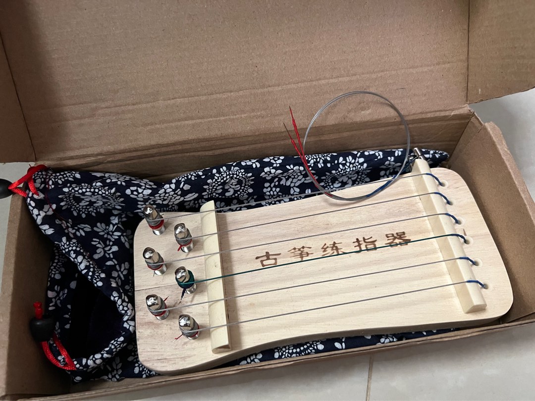 Portable Guzheng Finger Trainer Simulator Solid Wood, Hobbies & Toys