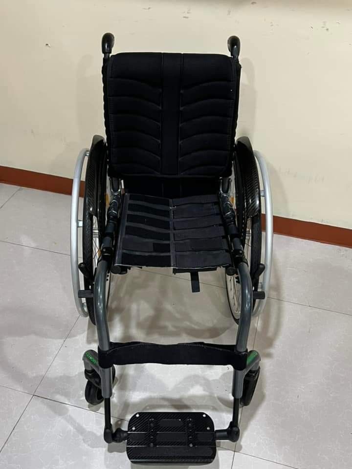 QUICKIE XENON 2 LIGHTWEIGHT ACTIVE WHEELCHAIR, Health & Nutrition