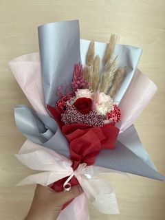 Ready stock for V Day ❤️ / free delivery in east! - premium dried flowers bouquet (roses edition)