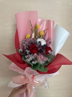 (Ready stock for Valentine’s Day!/free delivery in east) Premium preserved dried flowers cotton flower with roses bouquet
