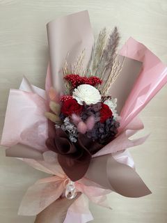 Ready stock for v.day ❤️ / free delivery in east! Premium dried flowers bouquet (white blossom with red roses)