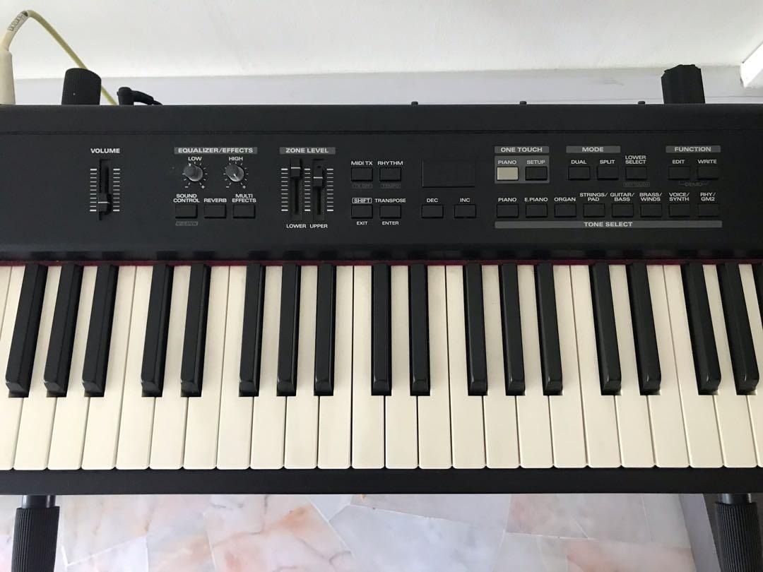 Roland RD 300SX music keyboard piano Hobbies Toys Music