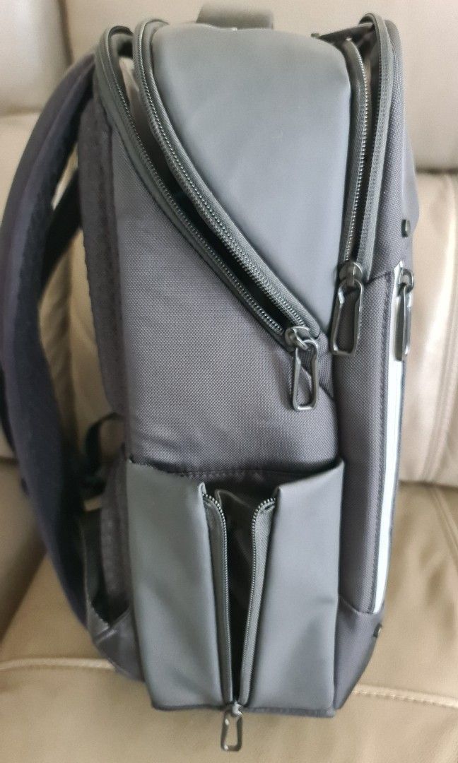 SAMSONITE Konnecti (SLIM), Luxury, Bags & Wallets on Carousell