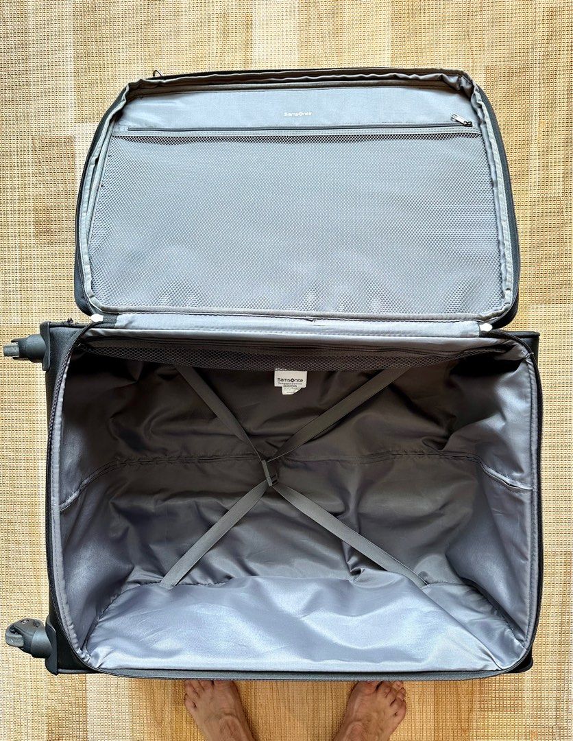 Samsonite Luggage in black, Hobbies & Toys, Travel, Luggage on Carousell
