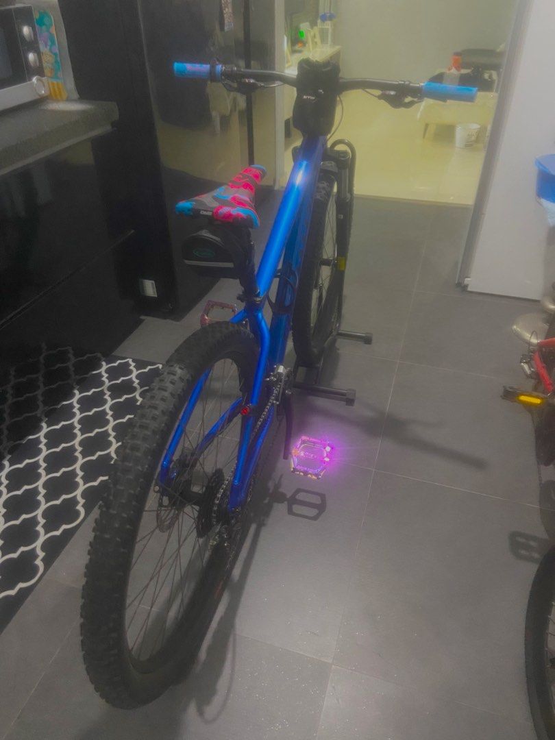 Specialized Rockhopper 29er. Sports Equipment Bicycles Parts