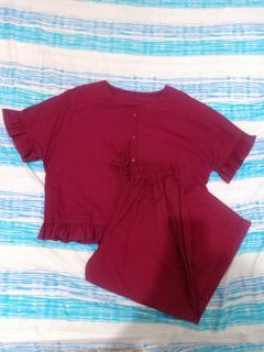 Stelan maroon ruffles