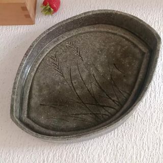 Stoneware bowl or fruit tray or Ikebana dish