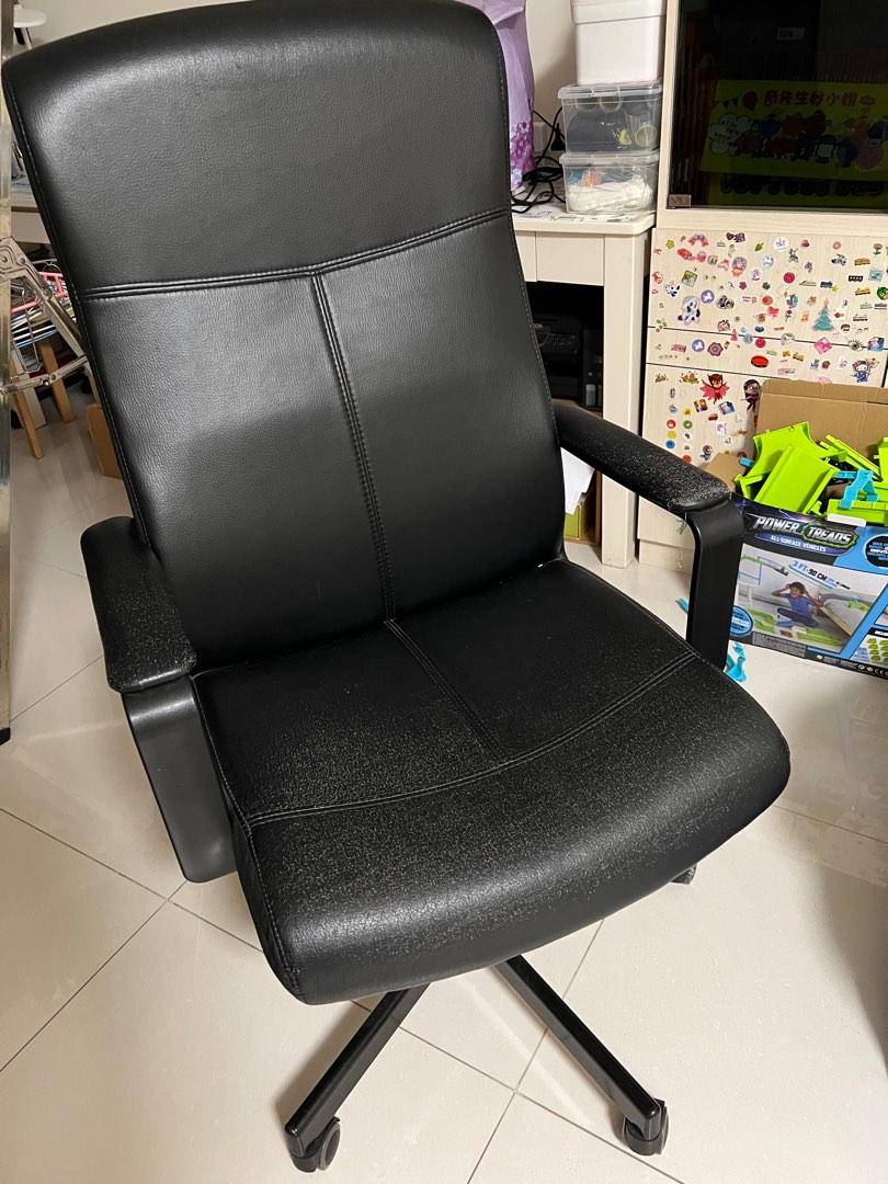 Swivel chair, Furniture & Home Living, Furniture, Chairs on Carousell