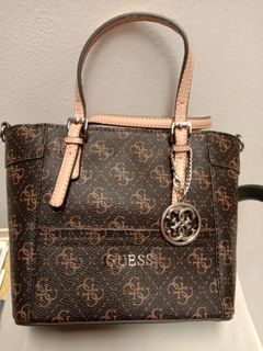 Tas Kecil Guess