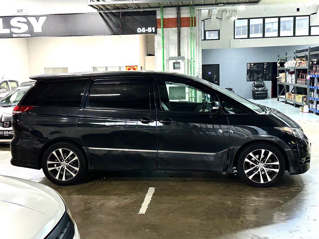 8 seat car toyota
