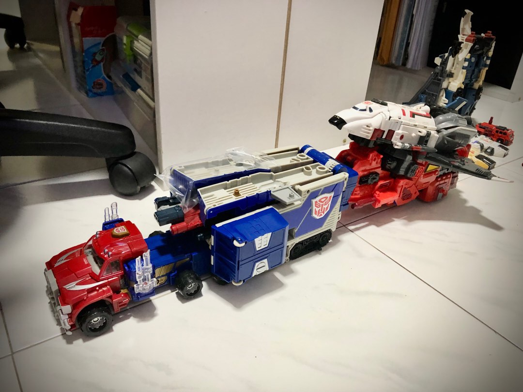 Transformer Armada Optimus Prime + Jetfire + Overload, Hobbies & Toys