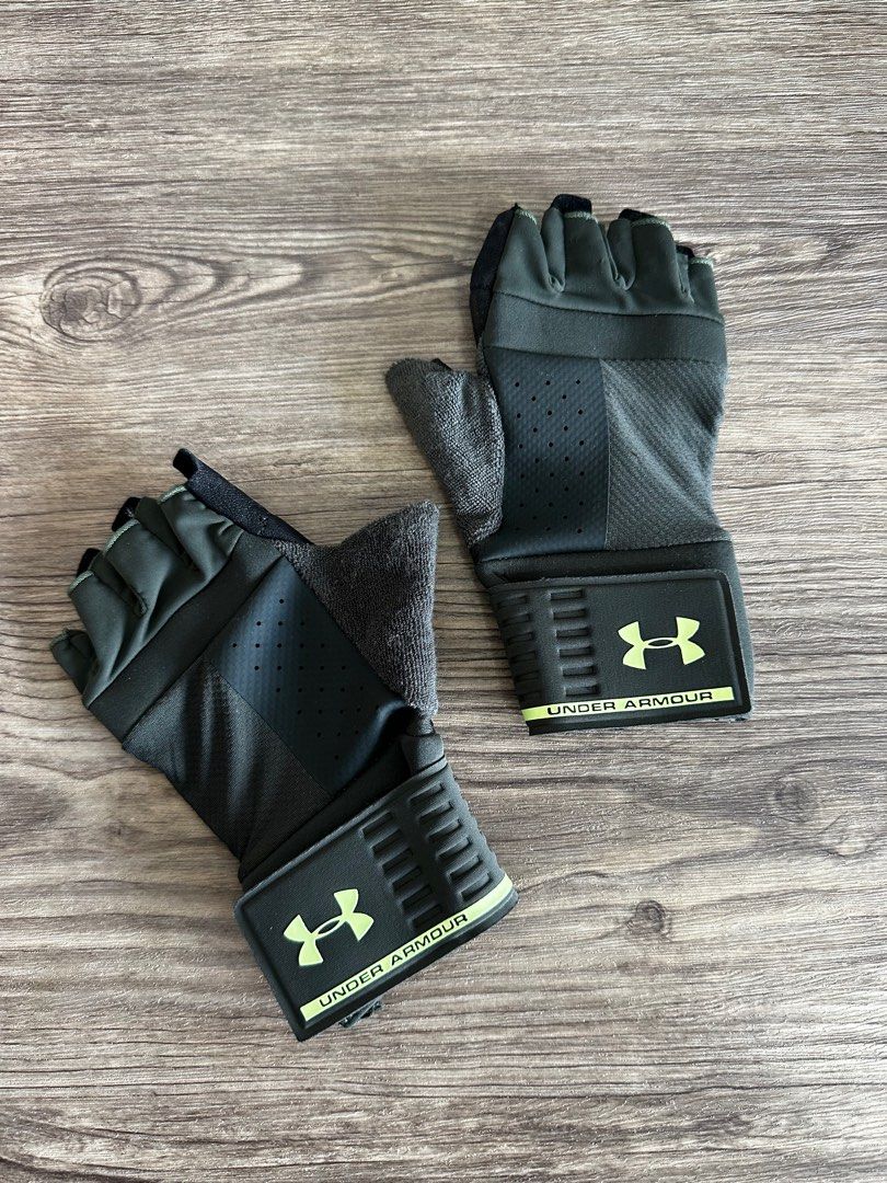 Under Armour gloves, Sports Equipment, Other Sports Equipment and