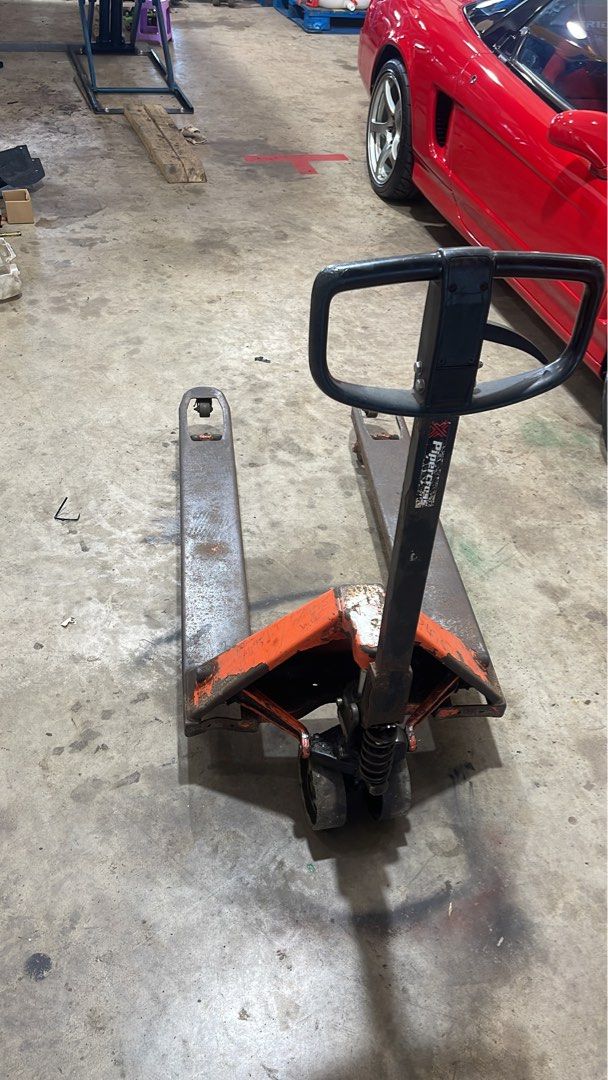 Used pallets jack, Furniture & Home Living, Home Improvement