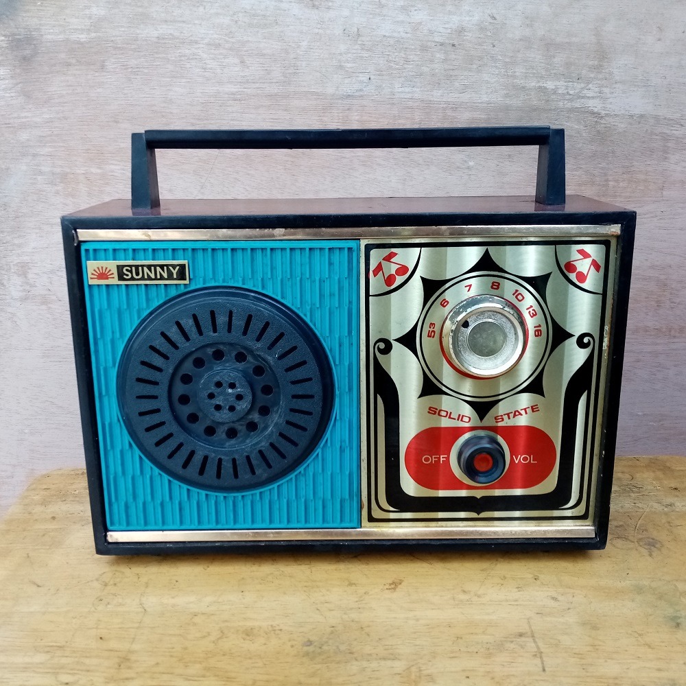 Vintage SUNNY 154 Transistor Radio, Audio, Other Audio Equipment on