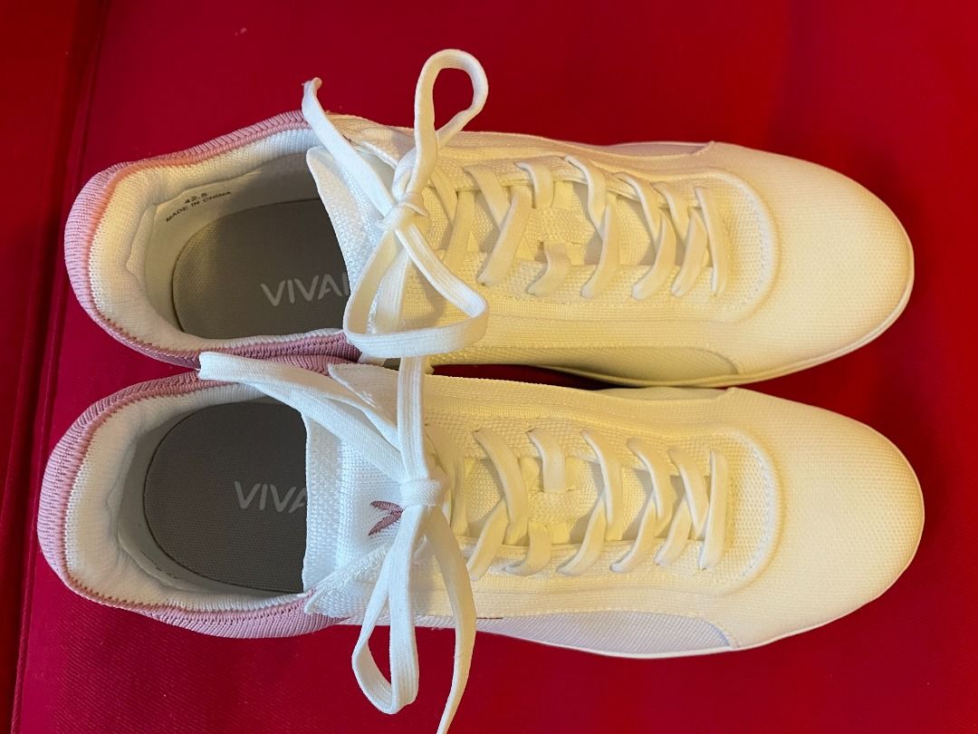 Vivaia - V Prime Round-Toe Sneaker White/Pink