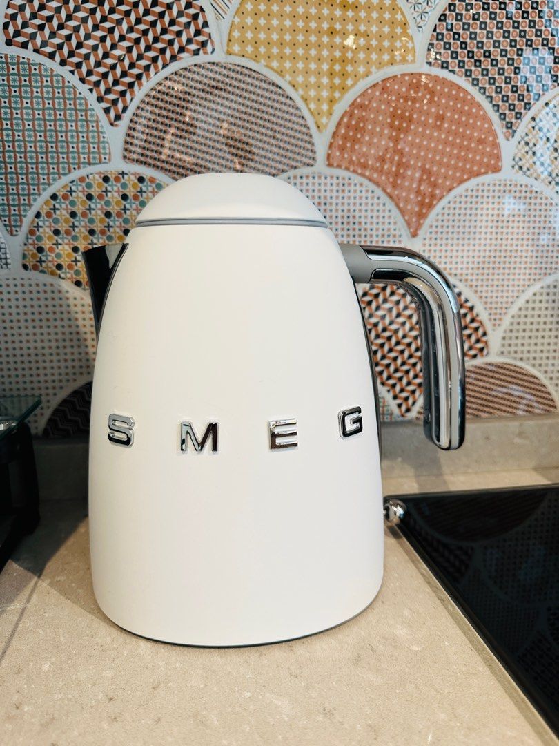 White SMEG kettle (1.7L), TV & Home Appliances, Kitchen Appliances