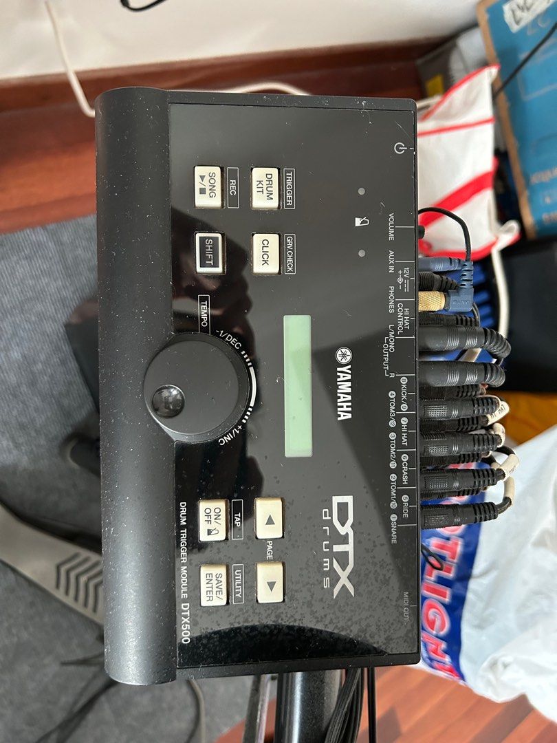 Yamaha DTX 500 drum set with speaker, Hobbies & Toys, Music & Media