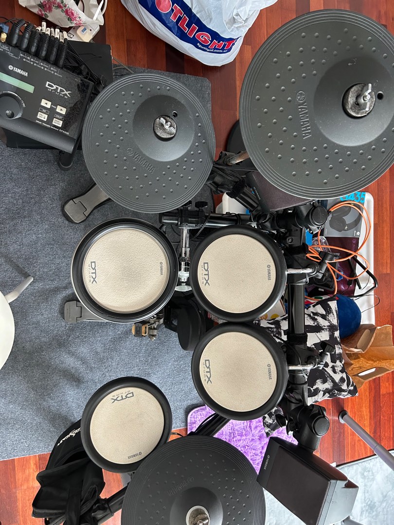 Yamaha DTX 500 drum set with speaker, Hobbies & Toys, Music & Media