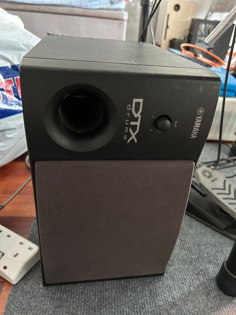 Yamaha DTX 500 drum set with speaker, Hobbies & Toys, Music & Media