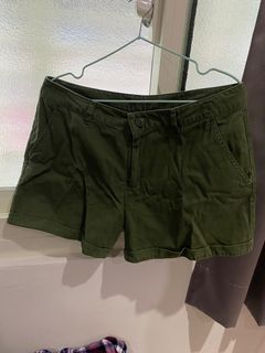 深綠休閒短褲