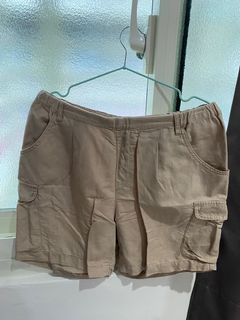 淺色短褲
