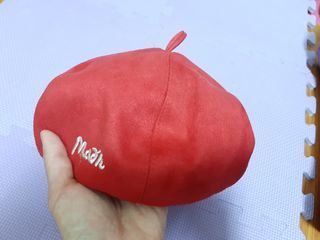 小紅帽 畫家帽 路人經過必回頭