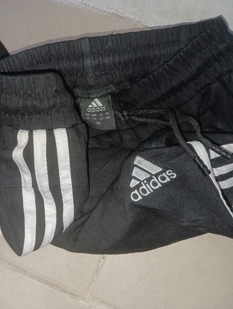 ADIDAS EMBROIDERED LOGO NO QR CODE XL ON TAG BEST FIT SMALL on Carousell