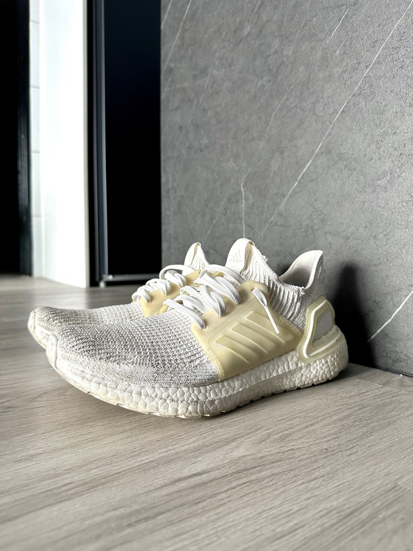 Triple white ultra boost 2019 hot sale