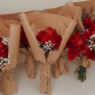Avail now fresh bouquet red roses baby breaths v day