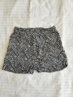 Aztec Pattern Shorts w Pockets