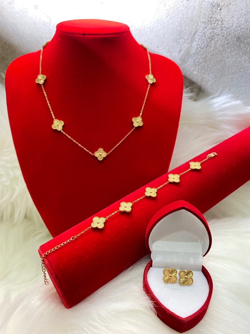 Gold necklace top set with bracelet