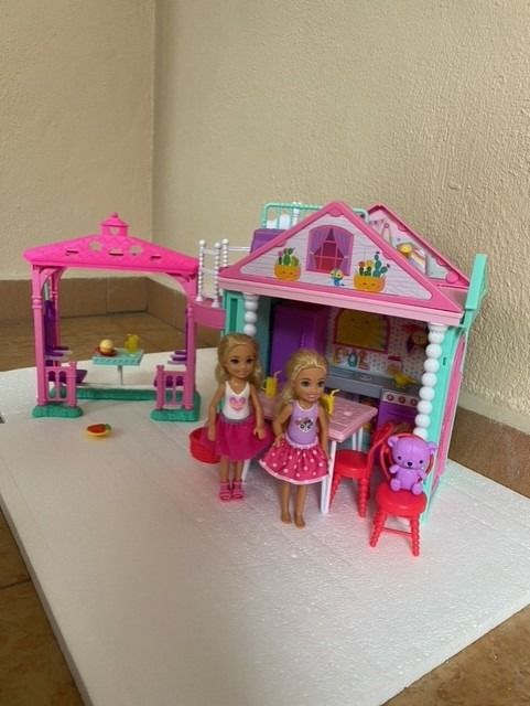 Barbie chelsea doll and clubhouse playset shop