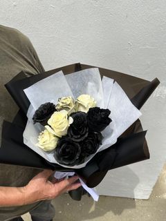 Black roses Valentine’s Day flower bouquet