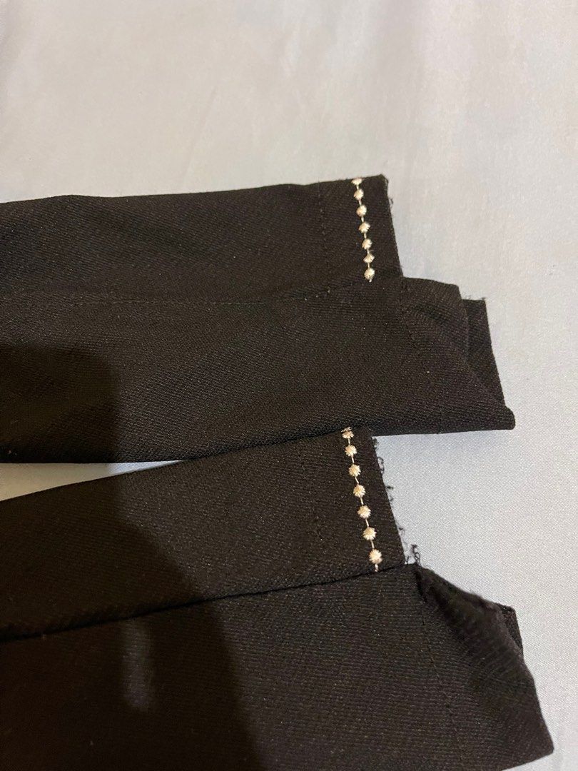Black strechable jeans (Category: Jeans) located in Mangatarem. Submitted by lccarousel (Listing ID 1214757123, Image 2). Description: Black strechable pants Waist 19in -24in Length 32in.