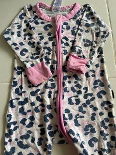 (Category: ) located in . Submitted by Pijama_Store_by_Semek.co (Listing ID 1214829845, Image 1). Description: .